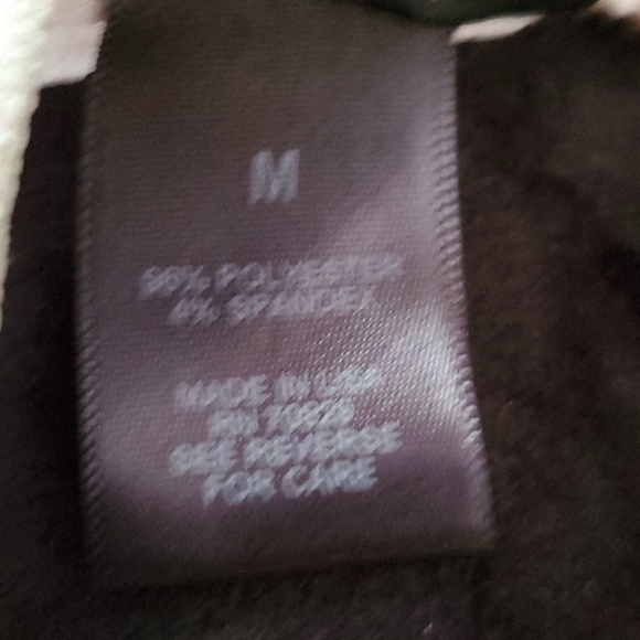 NWT Rue 21- Beautiful floral blouse - Picture 4 of 4